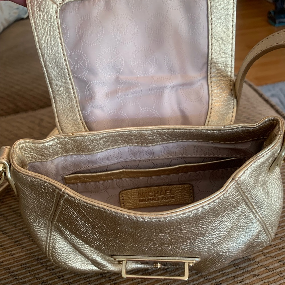 Michael Kors gold crossbody bag. - Picture 4 of 5